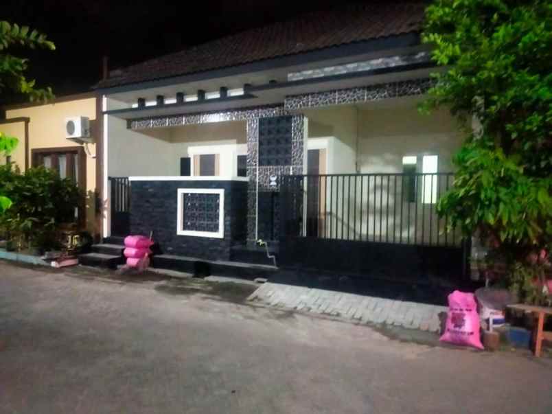 dijual rumah bluru permai