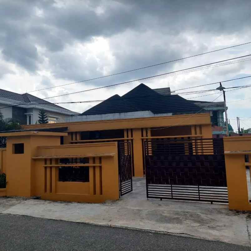 dijual rumah bulatan mewah area panam pekanbaru