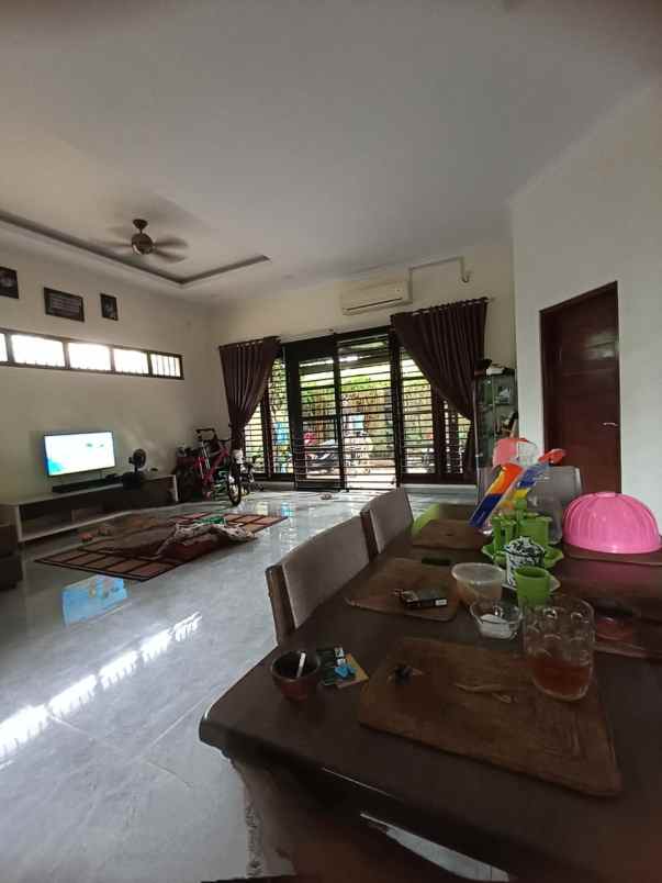 dijual rumah cantik bonus mobil jazz