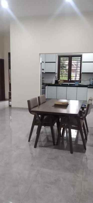 dijual rumah cantik bonus mobil jazz