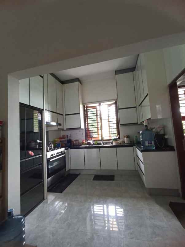 dijual rumah cantik bonus mobil jazz