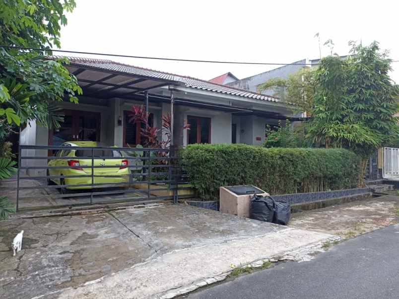 dijual rumah cantik bonus mobil jazz