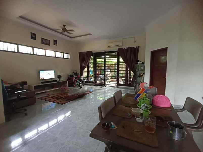 dijual rumah cantik bonus mobil jazz