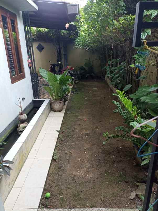 dijual rumah cantik bonus mobil jazz