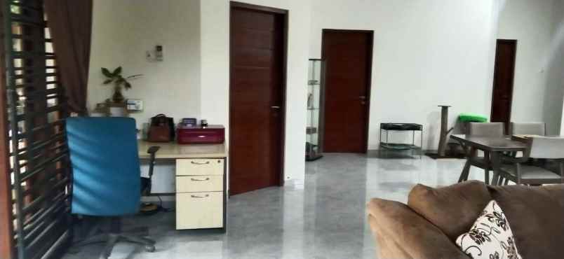 dijual rumah cantik bonus mobil jazz