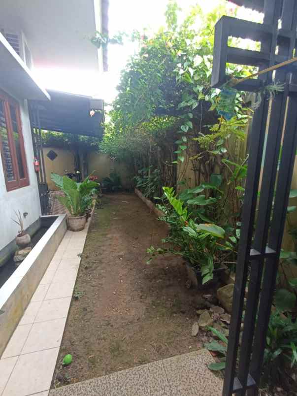 dijual rumah cantik bonus mobil jazz