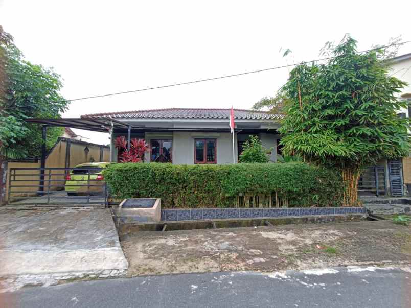 dijual rumah cantik bonus mobil jazz