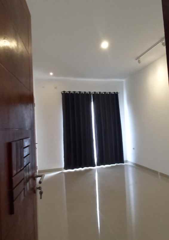 dijual rumah cantik primary kokoh jl cipayung jakarta