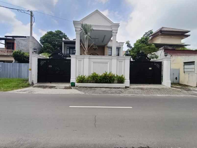 dijual rumah caturtunggal depok sleman