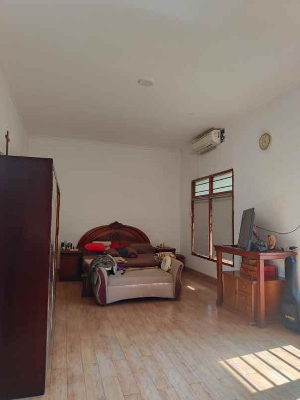 dijual rumah cihanjuang semi furnish