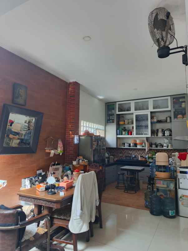 dijual rumah cihanjuang semi furnish