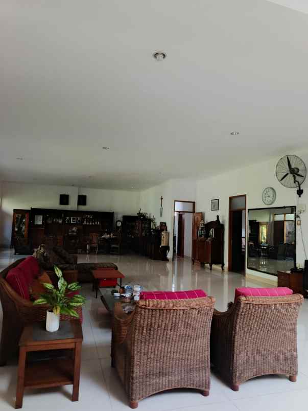 dijual rumah cihanjuang semi furnish