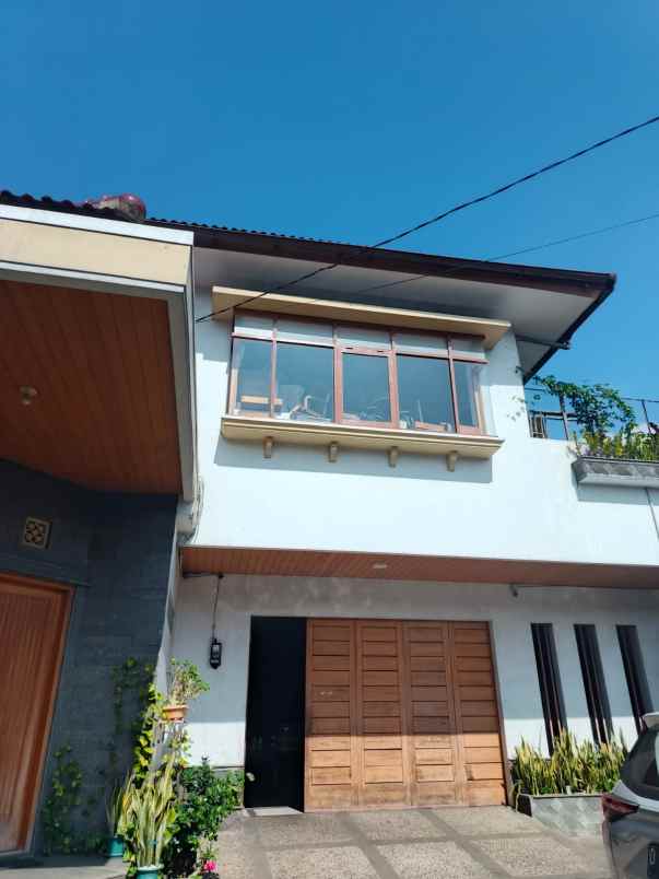 dijual rumah cihanjuang semi furnish