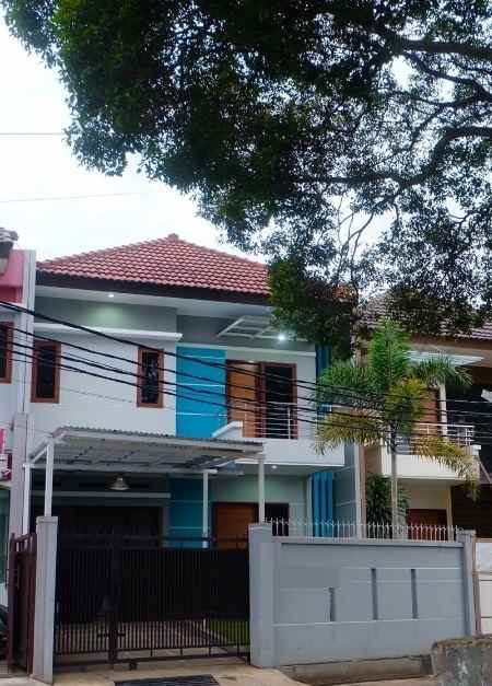 dijual rumah cihapit