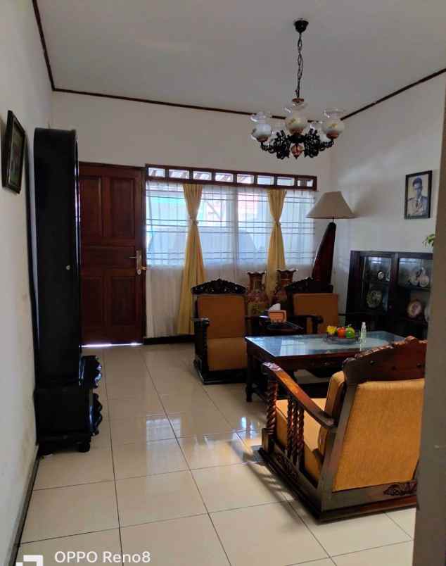 dijual rumah cihapit