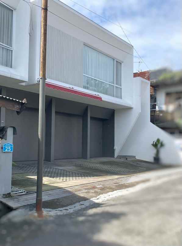 dijual rumah cijagra