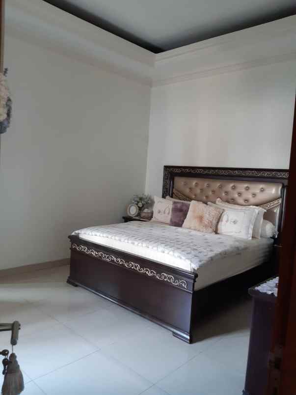 dijual rumah cililitan