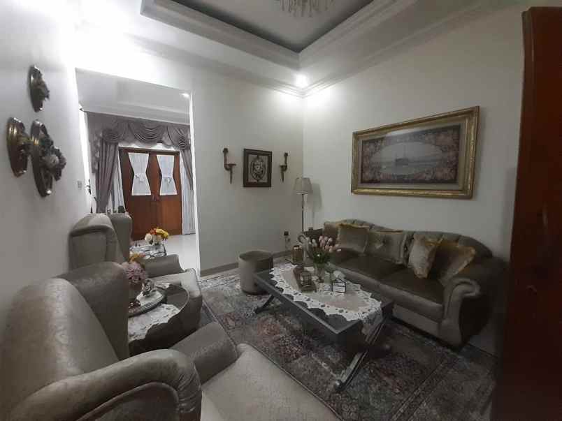 dijual rumah cililitan