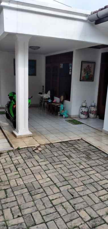 dijual rumah cinere