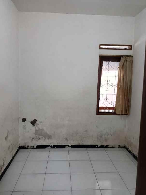 dijual rumah cipageran