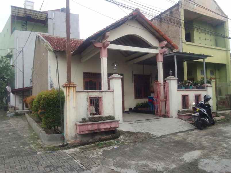 dijual rumah cipageran