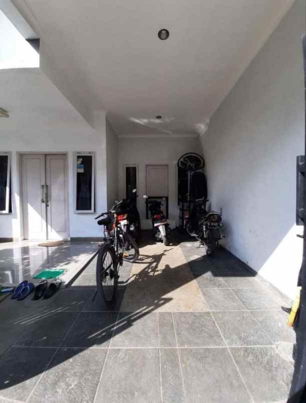 dijual rumah cipamokolan