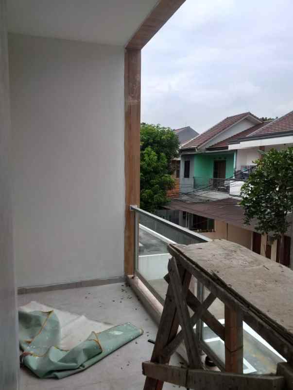 dijual rumah cipedak jakarta selatan