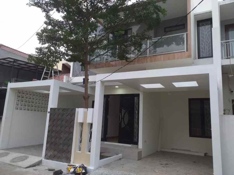 dijual rumah cipedak jakarta selatan