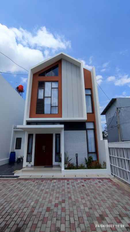 dijual rumah cisaranten kulon arcamanik