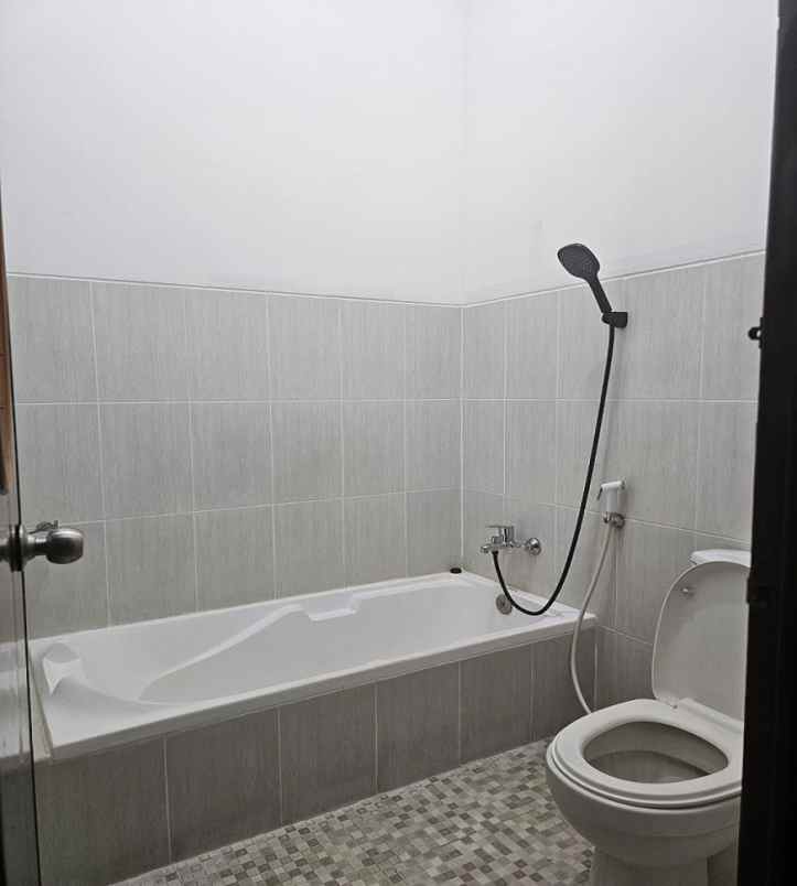 dijual rumah cluster cemara asri no 10