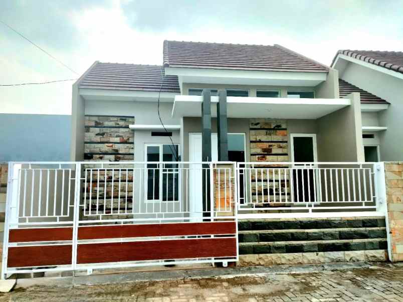 dijual rumah cluster istana bandara