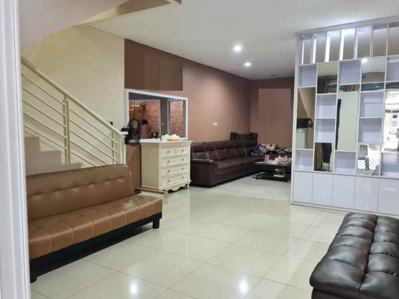 dijual rumah cluster maple summarecon