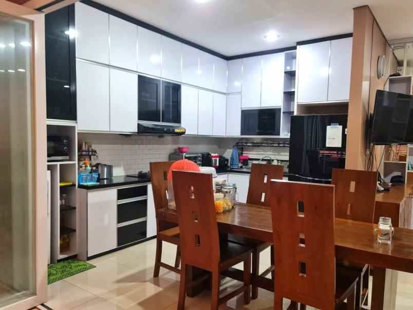 dijual rumah cluster maple summarecon