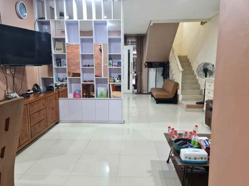 dijual rumah cluster maple summarecon