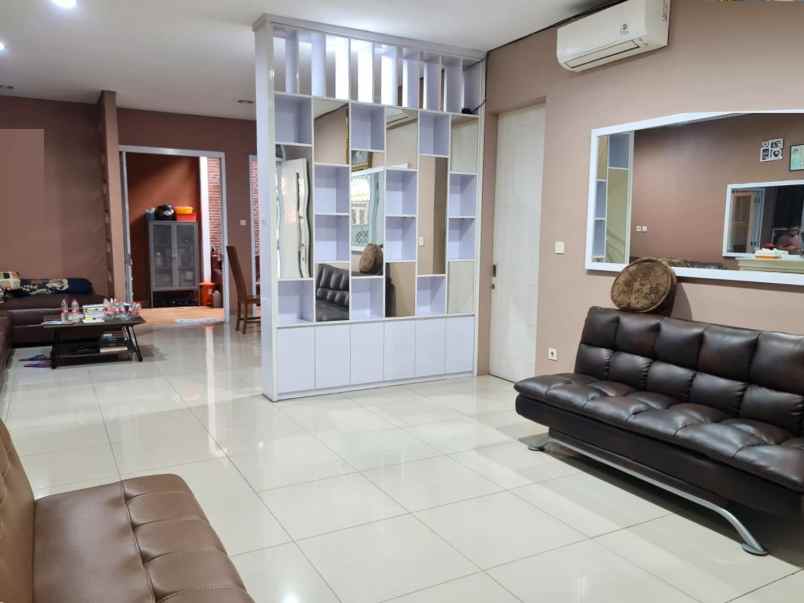 dijual rumah cluster maple summarecon