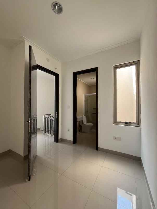 dijual rumah cluster miami pik 2