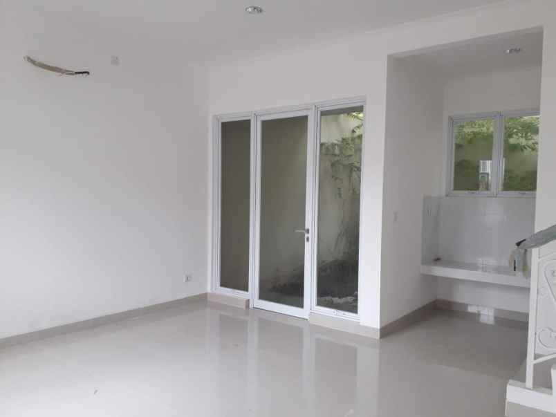 dijual rumah cluster thames jgc jakarta