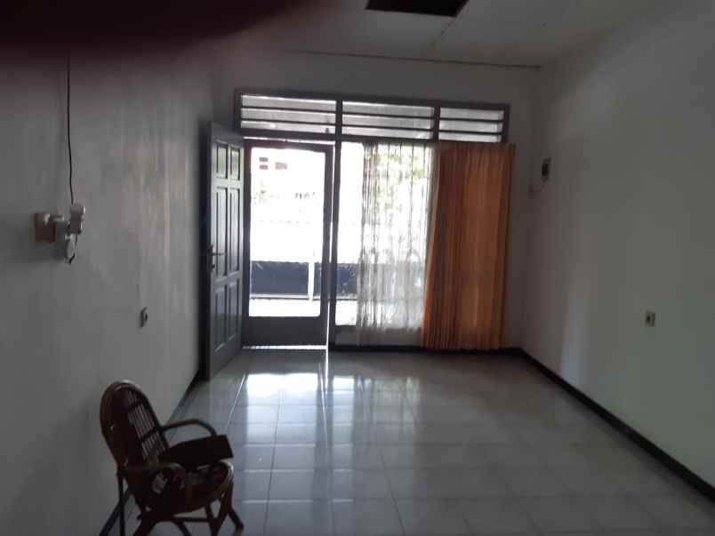 dijual rumah cocok untuk usaha dekat jalan indragiri