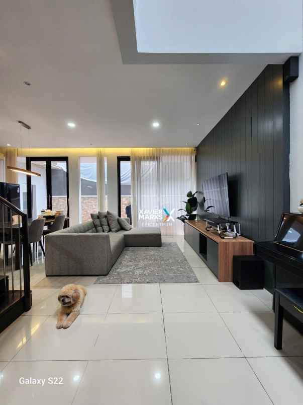 dijual rumah crystal golf