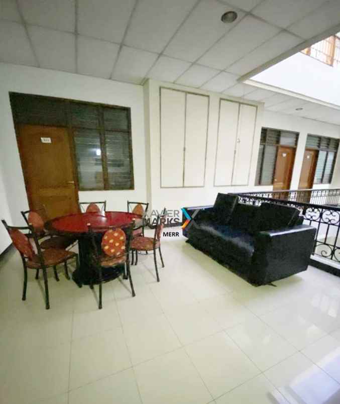 dijual rumah dan bisnis kos siwalankerto furnished