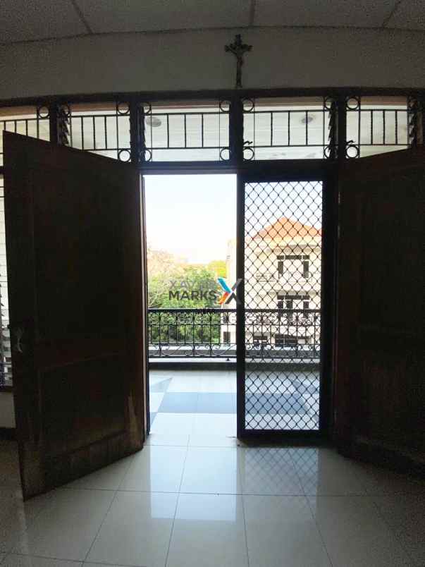 dijual rumah dan bisnis kos siwalankerto furnished