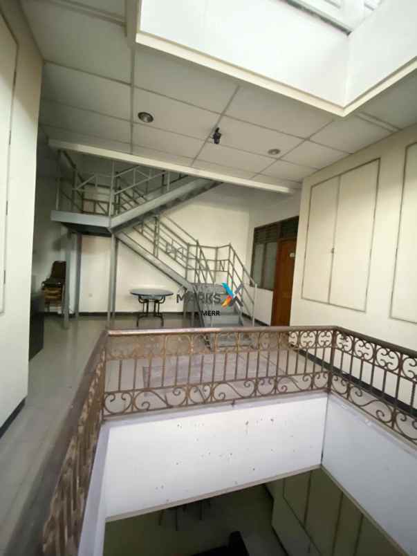 dijual rumah dan bisnis kos siwalankerto furnished