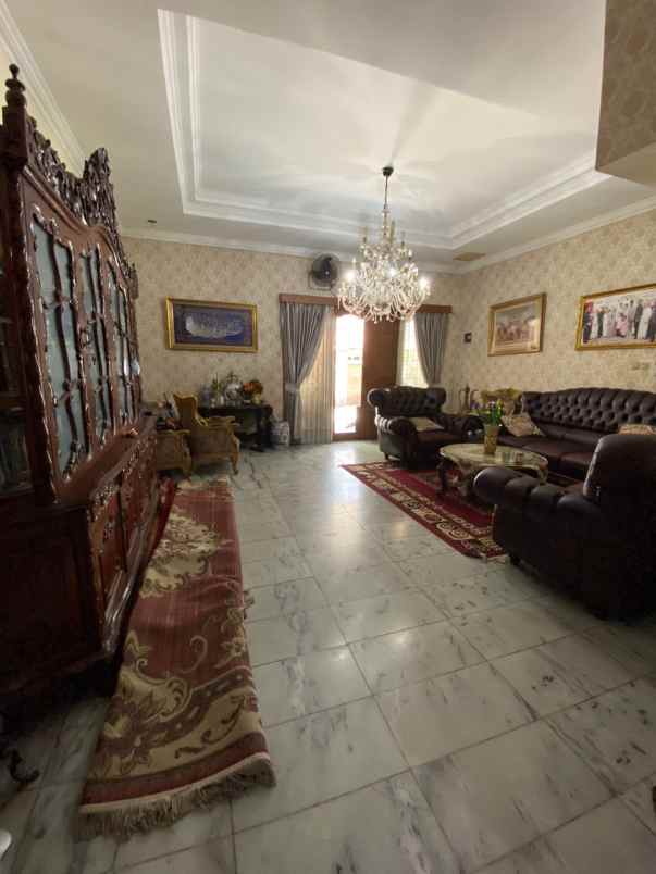 dijual rumah dekat pondok indah mall