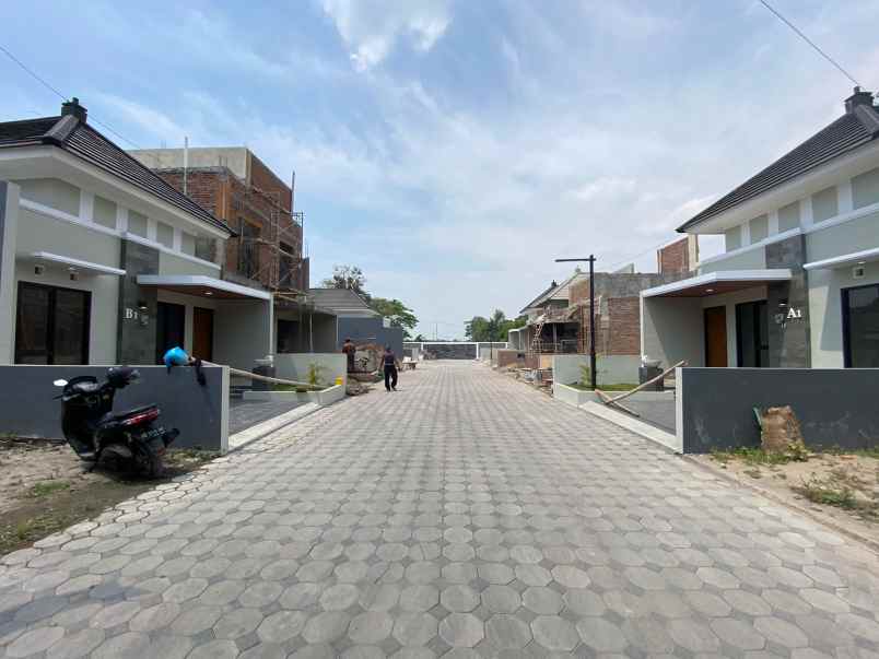 dijual rumah dengan lokasi strategis harga murah