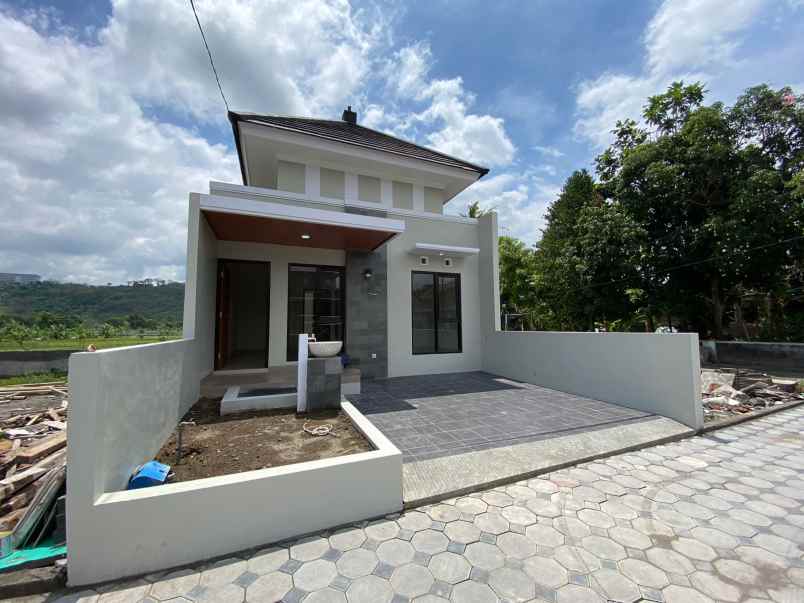 dijual rumah dengan lokasi strategis harga murah