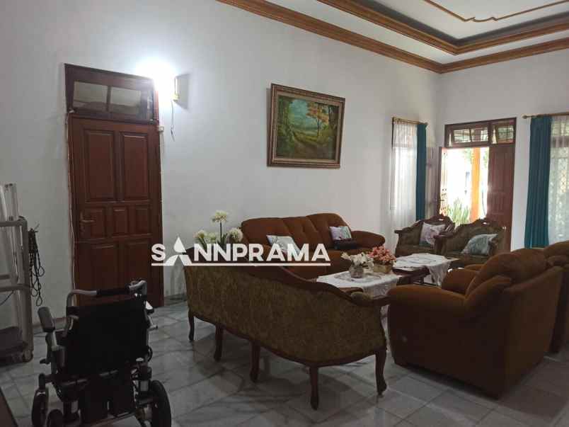 dijual rumah depok