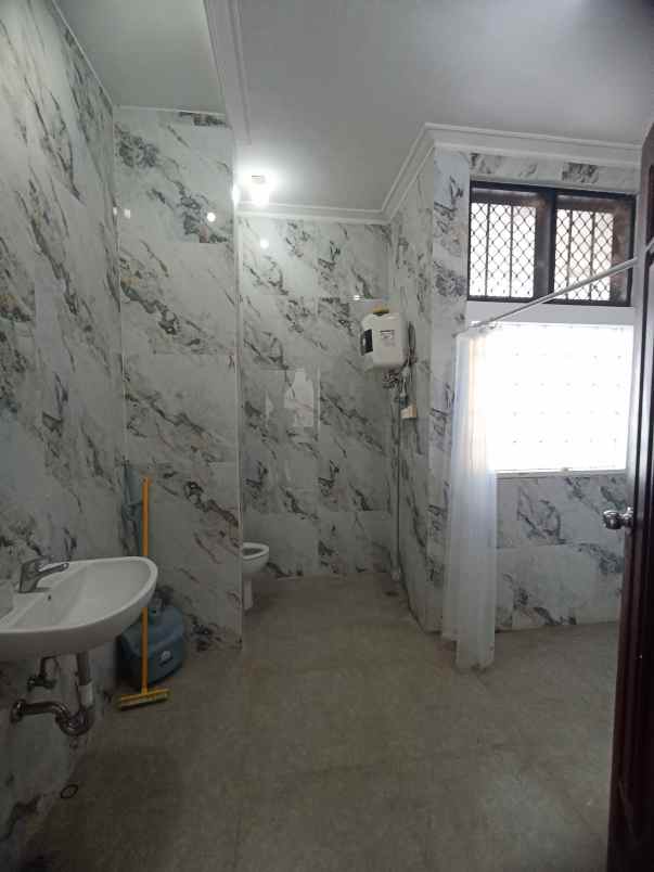 dijual rumah dharmahusada indah