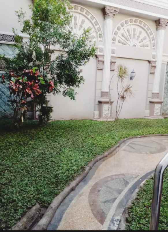 dijual rumah dharmahusada indah barat