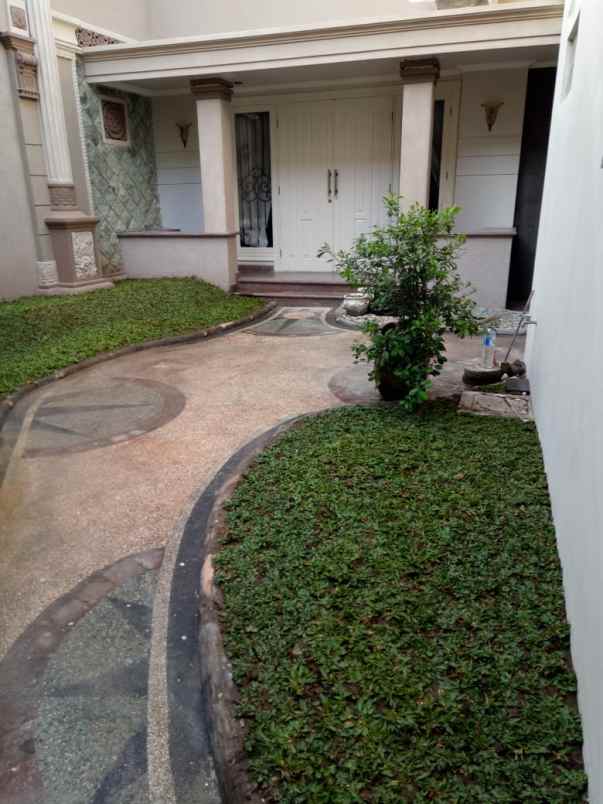 dijual rumah dharmahusada indah barat