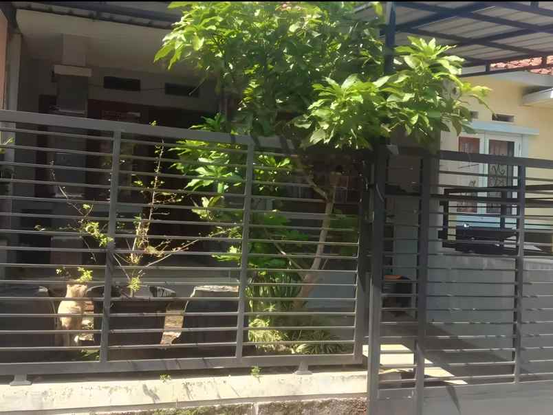 dijual rumah di dalam komplek di daerah